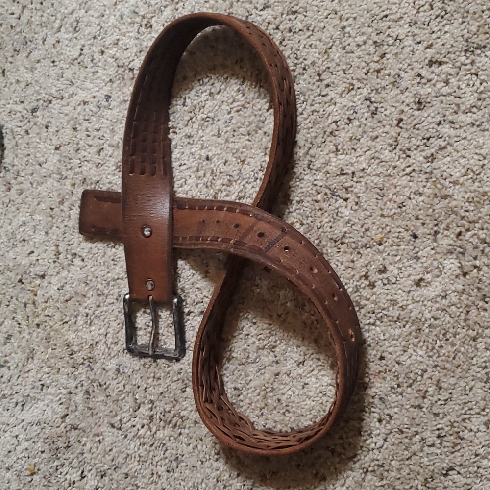 Very nice, brown, well constructed & sturdy genuine Italian leather 36" belt